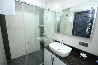 Отель BATUMI PALM HOTEL Батуми Улучшенный двухместный номер с 1 кроватью-4