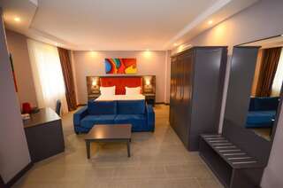 Отель BATUMI PALM HOTEL Батуми Семейный номер с видом на море-3