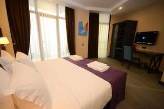 Отель BATUMI PALM HOTEL Батуми Люкс с террасой-3